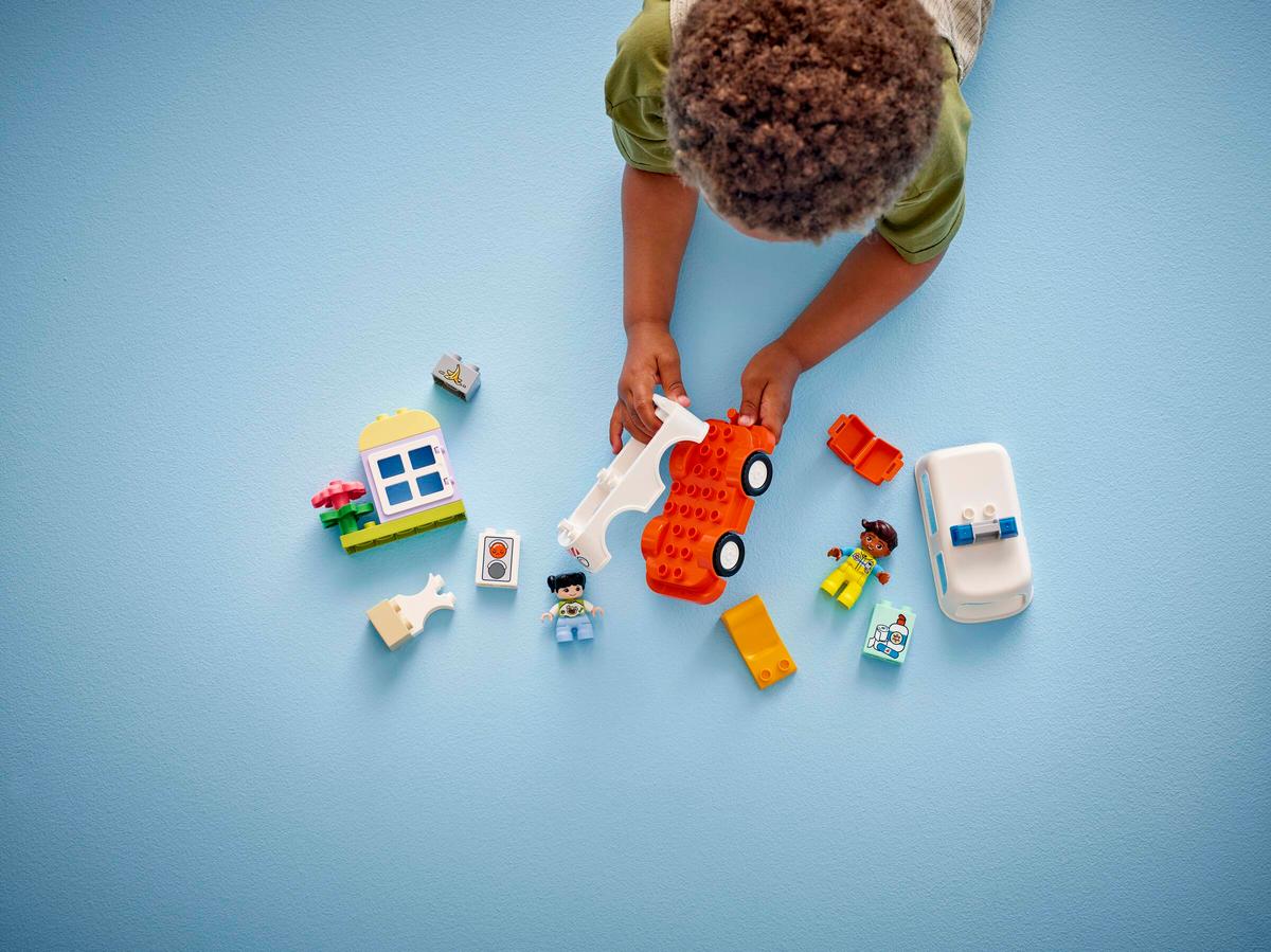 LEGO DUPLO Ambulance & Driver 19 Pieces 10 × 14 × 7 cm Multicolour