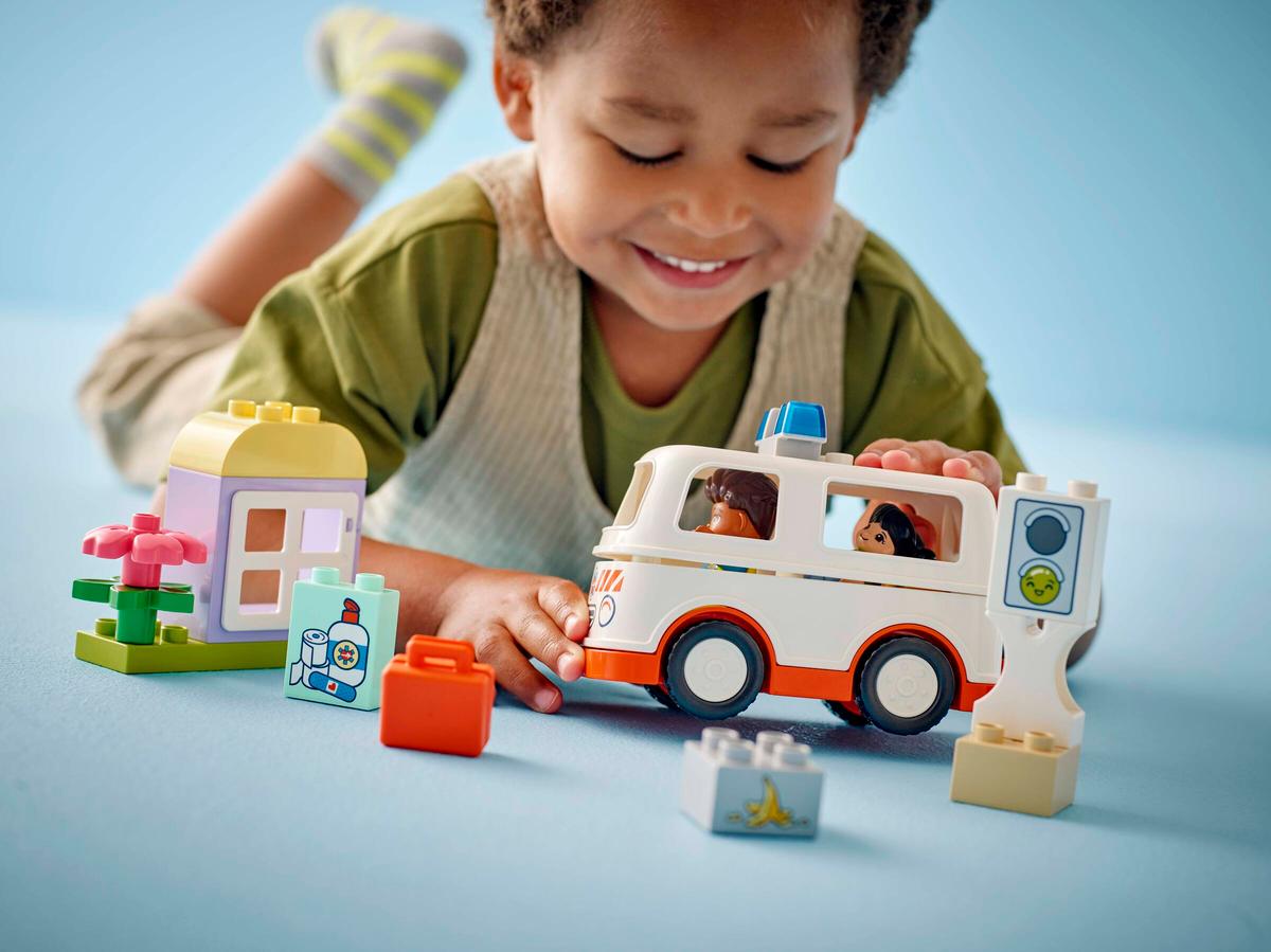 LEGO DUPLO Ambulance & Driver 19 Pieces 10 × 14 × 7 cm Multicolour