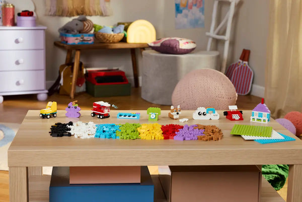 LEGO Classic Creative Build-and-Play Box 5+ 750Pcs 11044