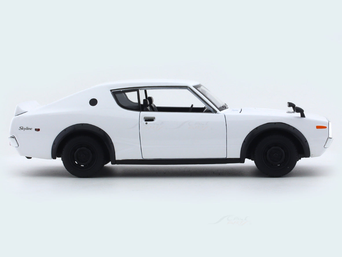 Maisto 1973 Nissan Skyline 2000GT-R 1:24 Licensed Diecast Alloy Scale Model Car