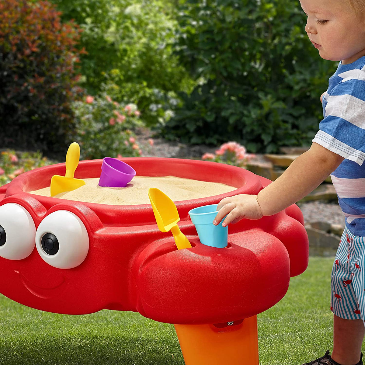 Step2 Crabbie Sand Table with Lid & Sand Play Accessories 18M+