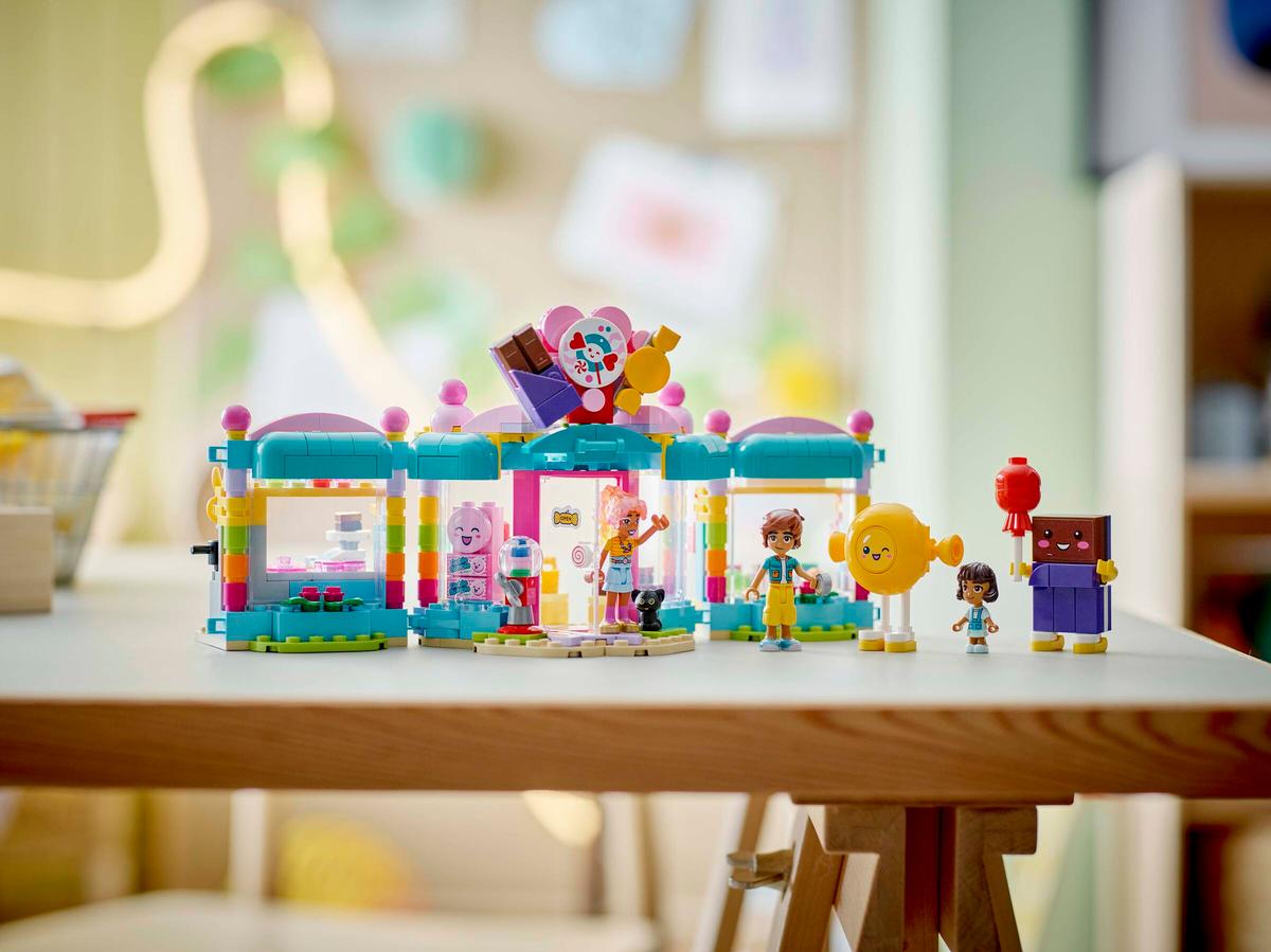 LEGO Friends Heartlake City Candy Store 376 Pieces 11 × 16 × 16 cm Multicolour
