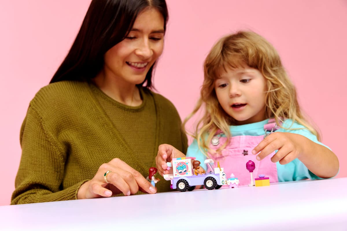 LEGO Friends Unicorn Cake Delivery Car 67 Pieces 5 × 9 × 5 cm Multicolour