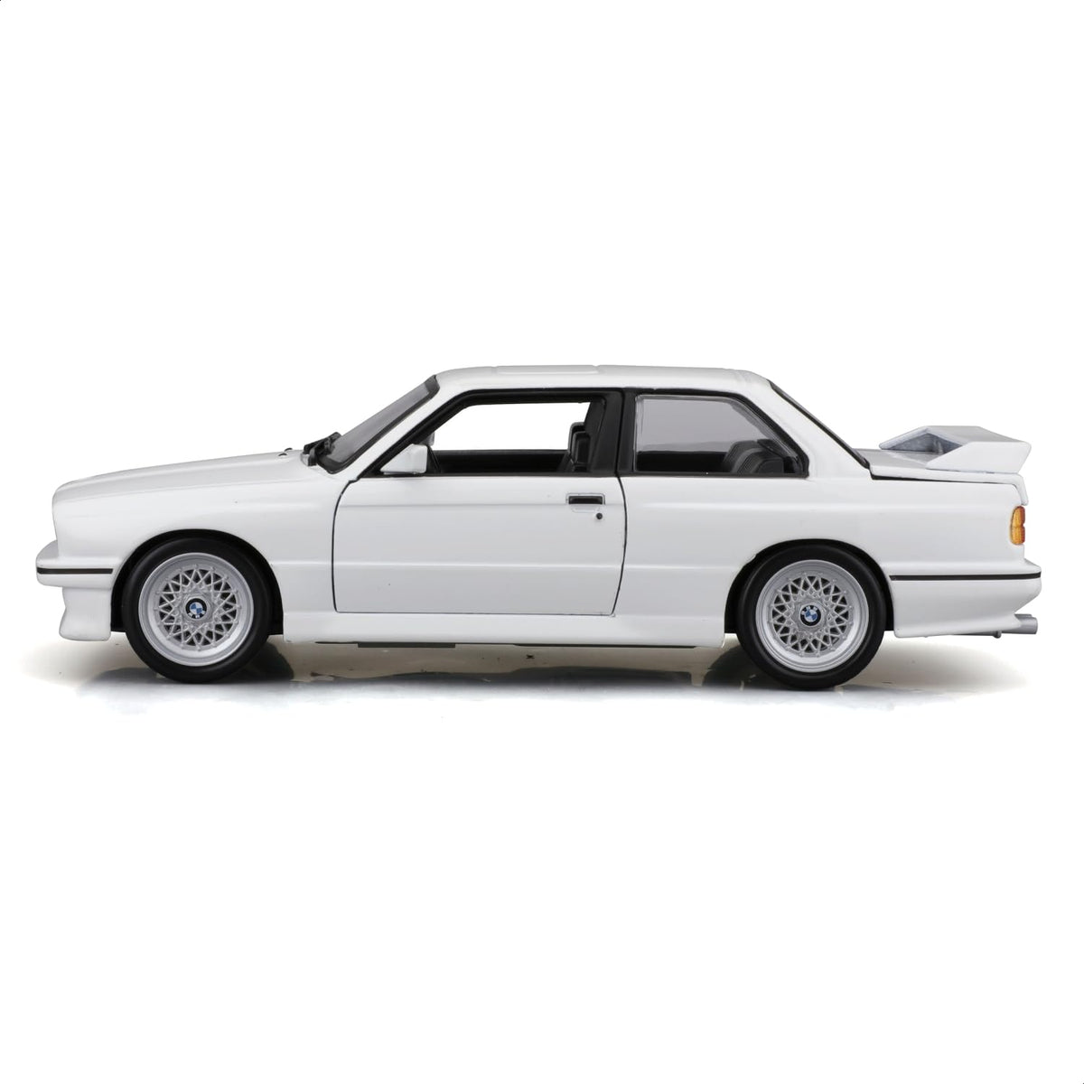 Bburago 1:24 1988 BMW M3 E30 Diecast Model Car – White