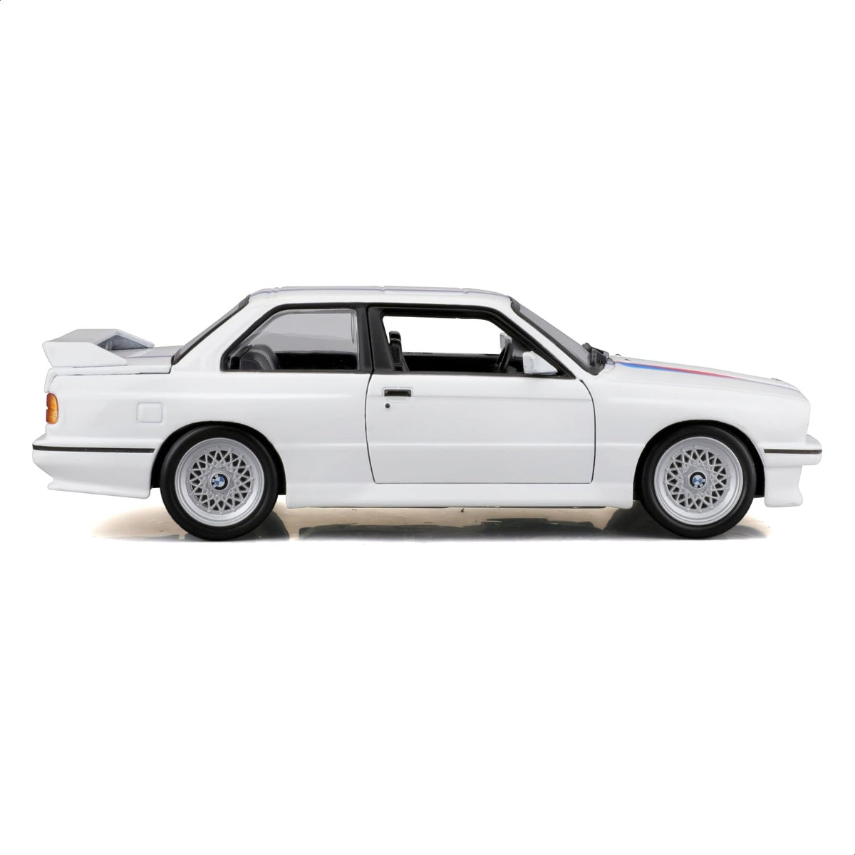 Bburago 1:24 1988 BMW M3 E30 Diecast Model Car – White