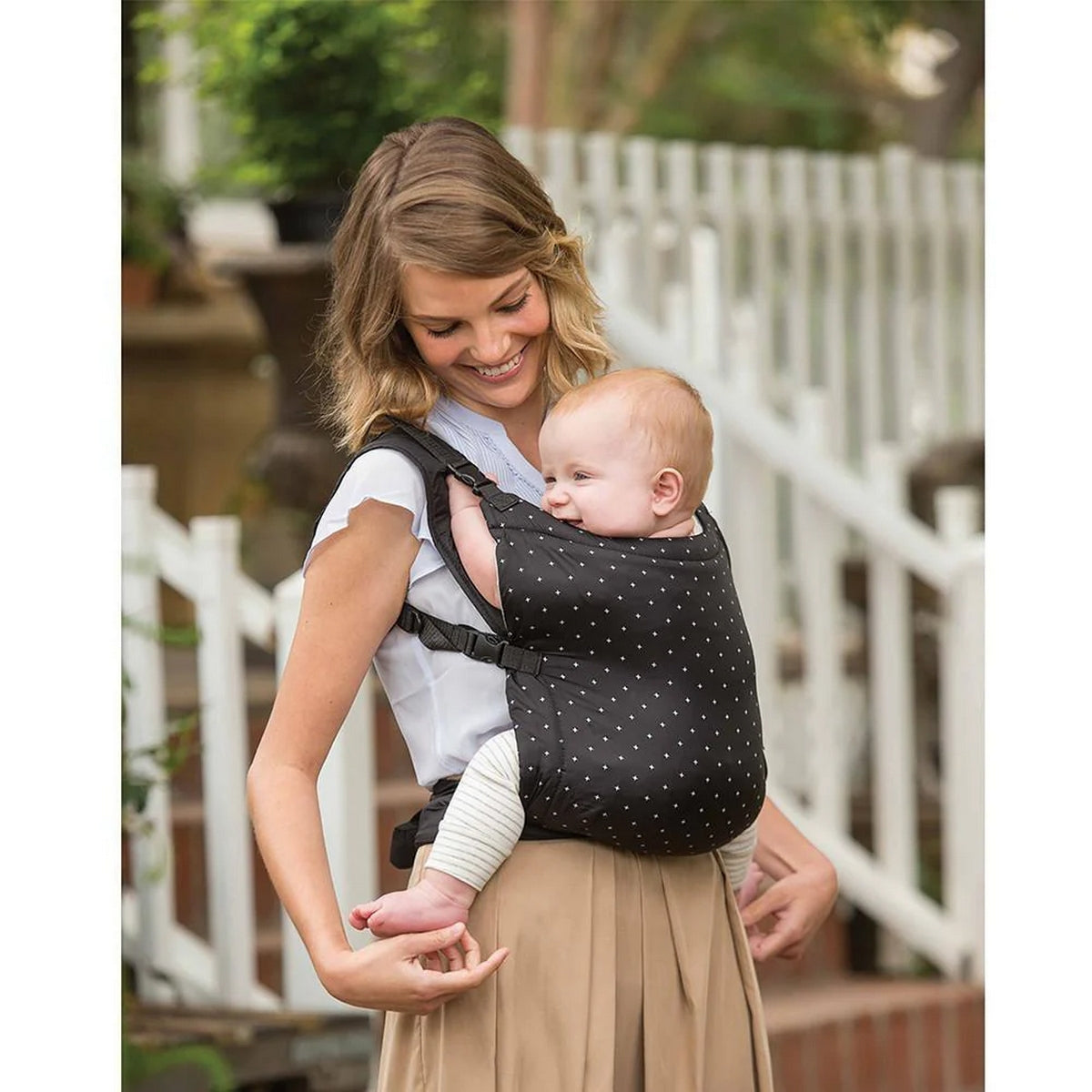 Infantino Zip Ergonomic Travel Carrier 2-Way 5.4–18.1kg – Black