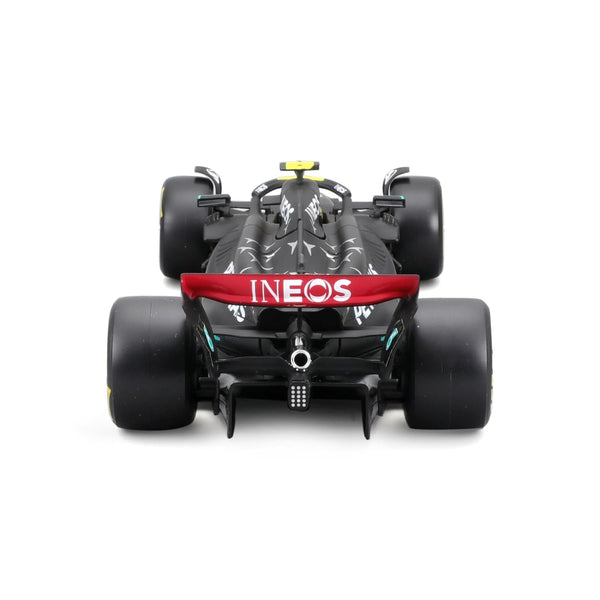 Bburago 1 : 24 Diecast Scale Model Mercedes AMG Petronas F1 W14 E Performance #44 Lewis Hamilton