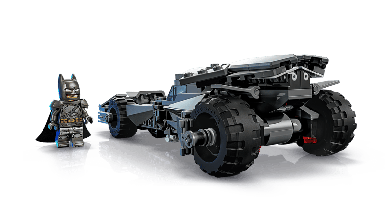 LEGO DC Batman v Superman Batmobile 220 Pieces