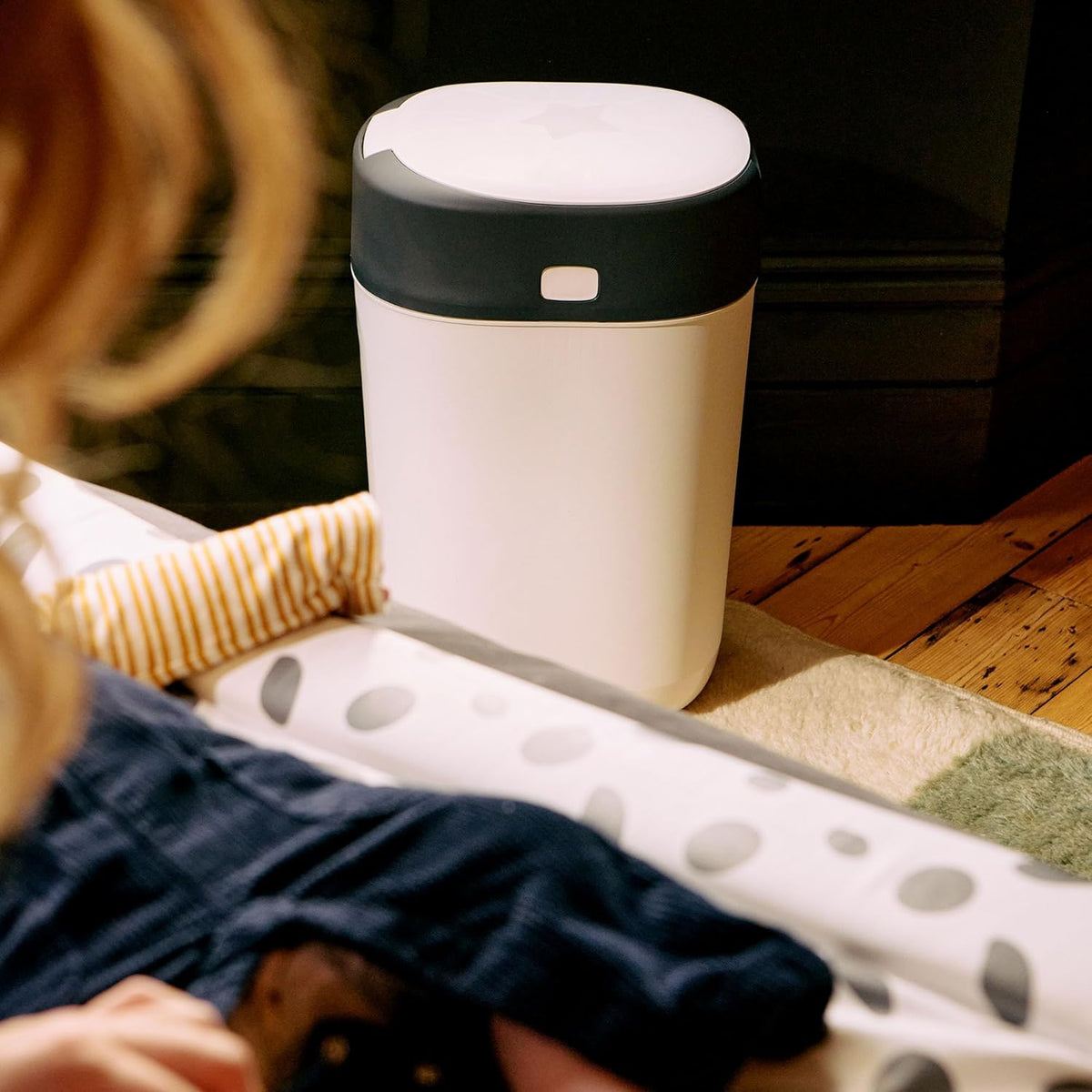 Tommee Tippee Twist and Click Advanced Nappy Disposal Sangenic Tec Bin - White
