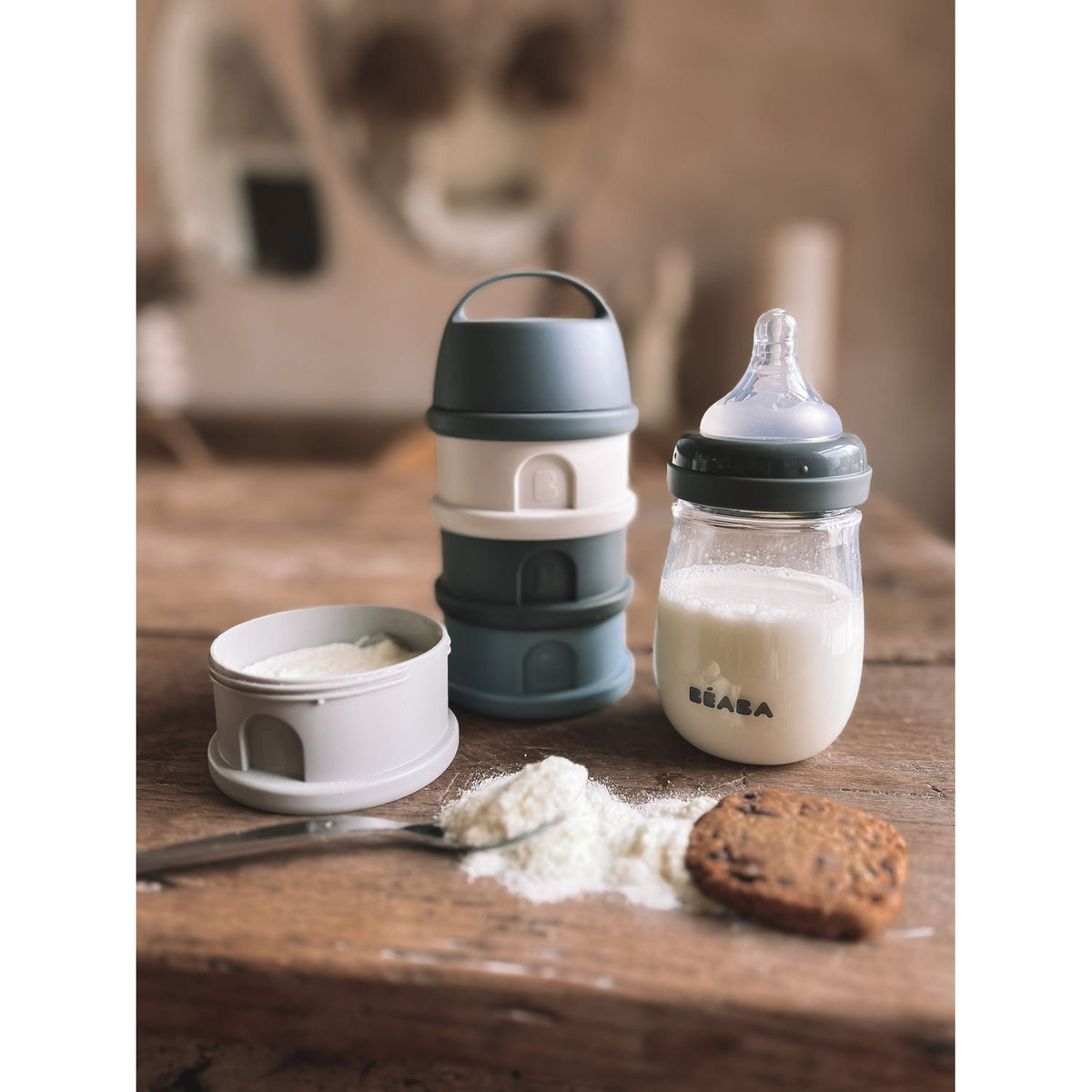 Béaba Formula Milk Container 4 Compartments – Mineral Grey / Blue