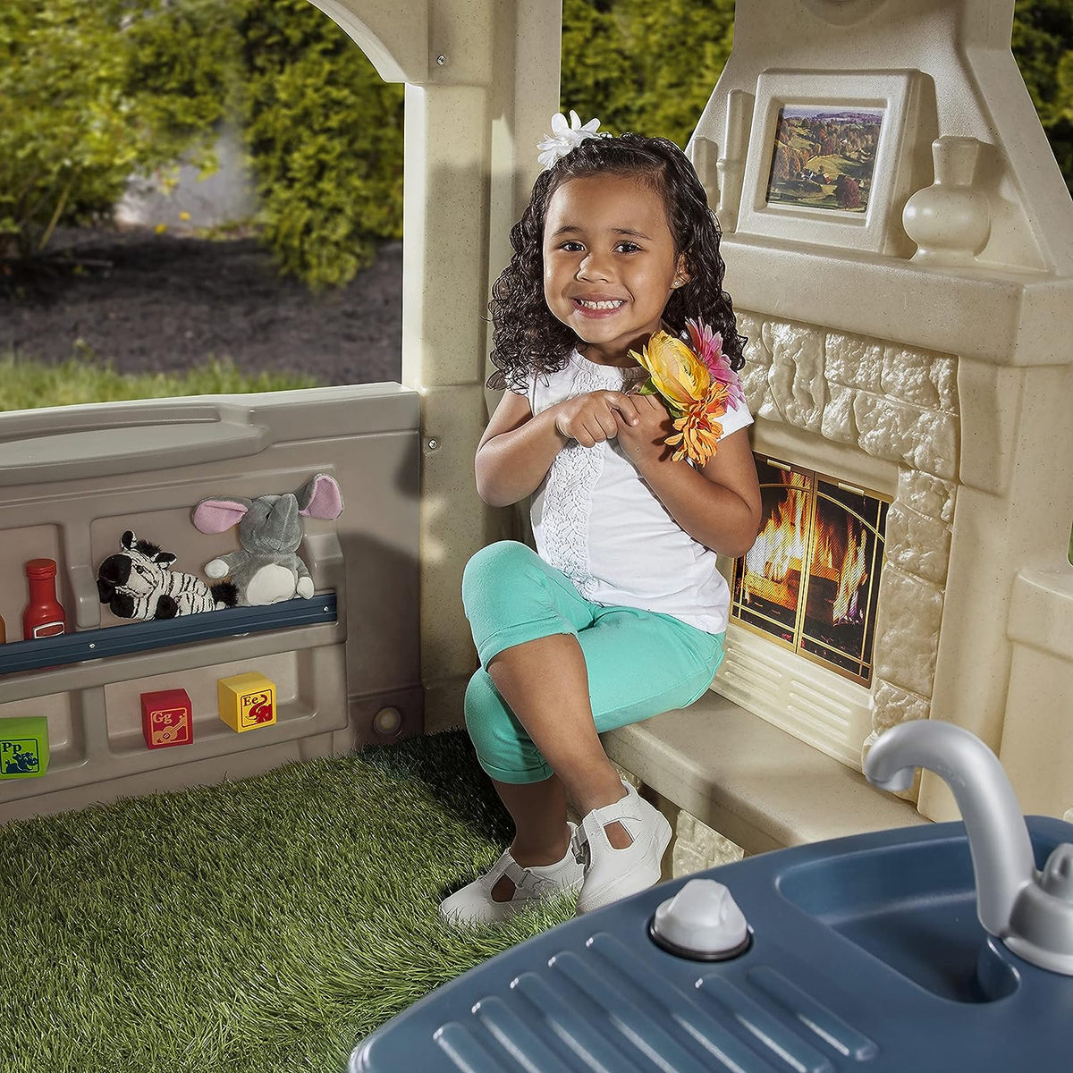 Step2 Charming Cottage Playhouse