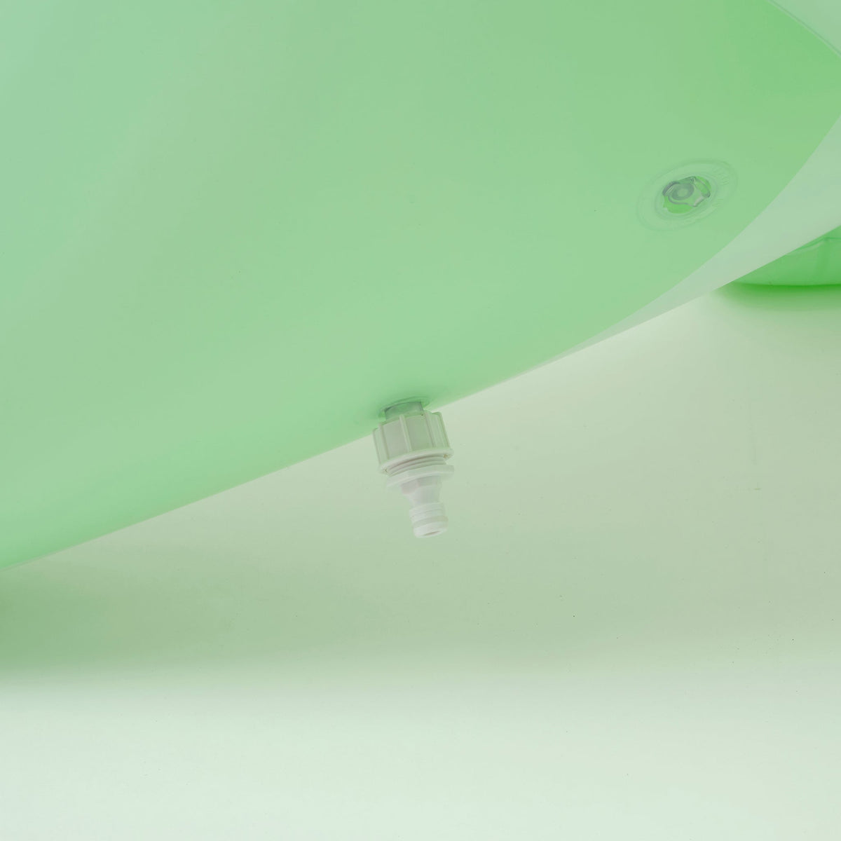 SUNNYLIFE Inflatable Giant Sprinkler Surfing Dino