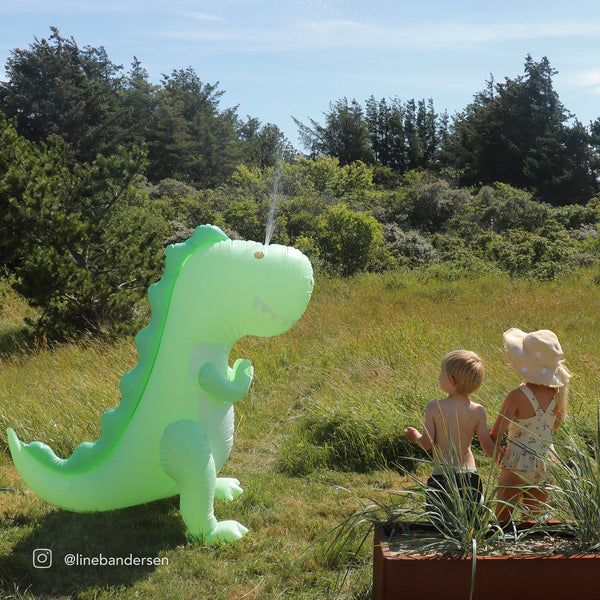 SUNNYLIFE Inflatable Giant Sprinkler Surfing Dino