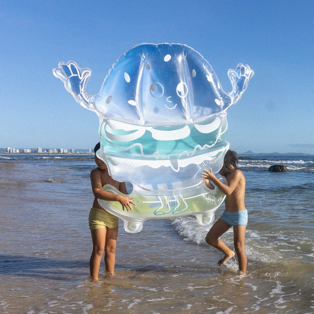 SUNNYLIFE Kids Lie-On Float Burger Boy The Sea Kids Blue-Lime