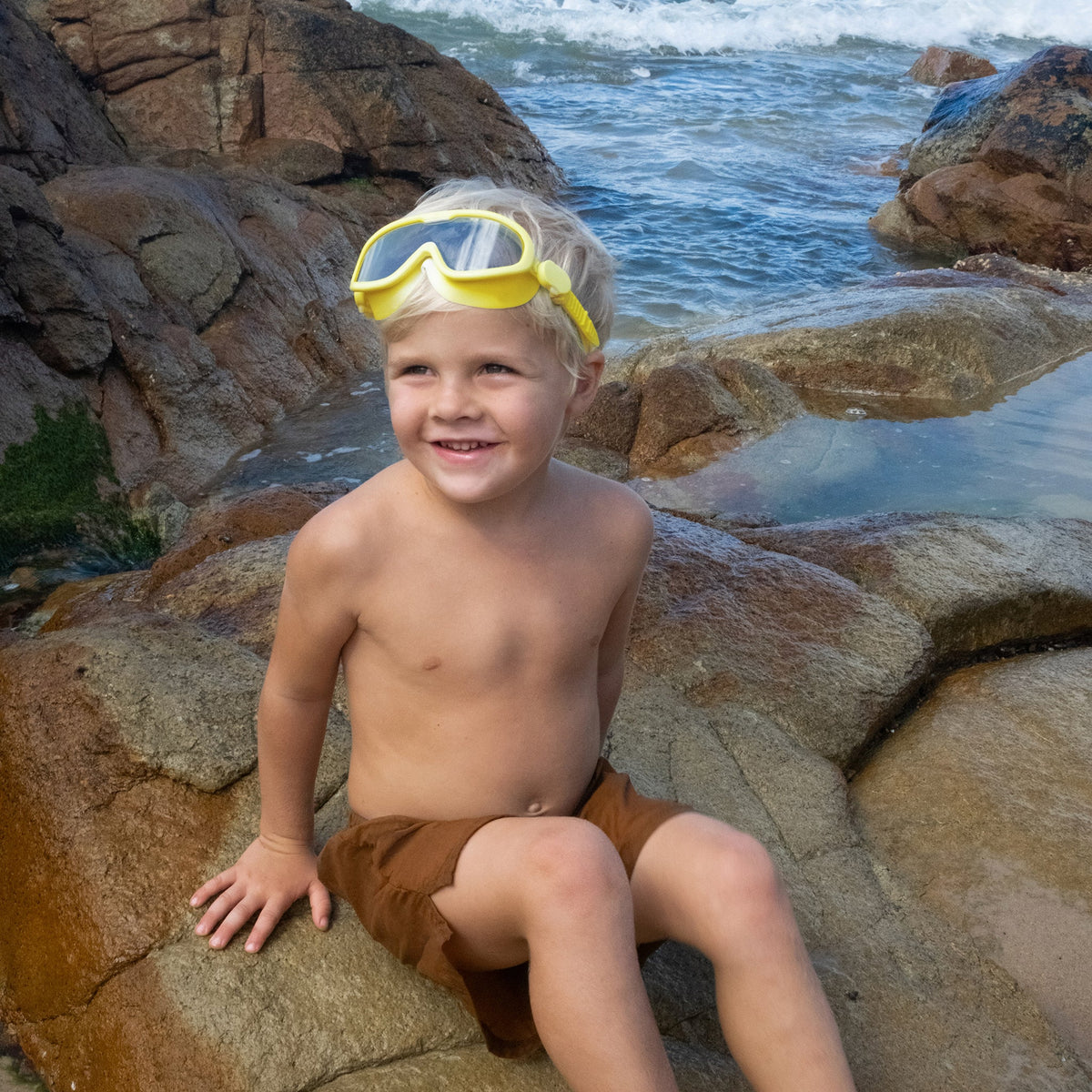 SUNNYLIFE Swim Mask Salty the Shark Neon - Yellow