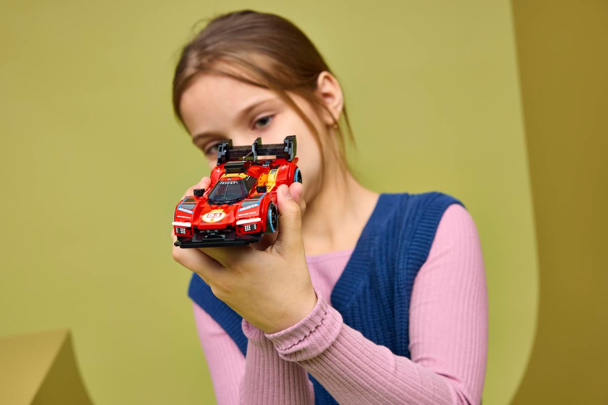 LEGO Speed Champions Ferrari 499P 329 Pieces 4 × 18 × 7 cm Red