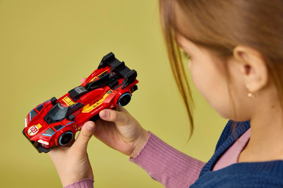 LEGO Speed Champions Ferrari 499P 329 Pieces 4 × 18 × 7 cm Red