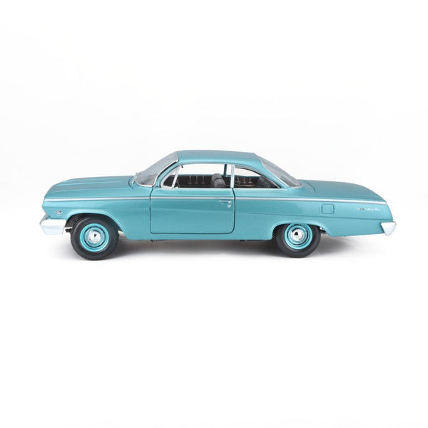 Maisto 1:18 1962 Chevrolet Bel Air - Metallic Light Blue