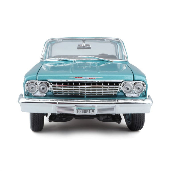 Maisto 1:18 1962 Chevrolet Bel Air - Metallic Light Blue