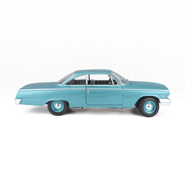 Maisto 1:18 1962 Chevrolet Bel Air - Metallic Light Blue
