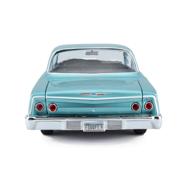 Maisto 1:18 1962 Chevrolet Bel Air - Metallic Light Blue