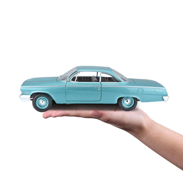 Maisto 1:18 1962 Chevrolet Bel Air - Metallic Light Blue