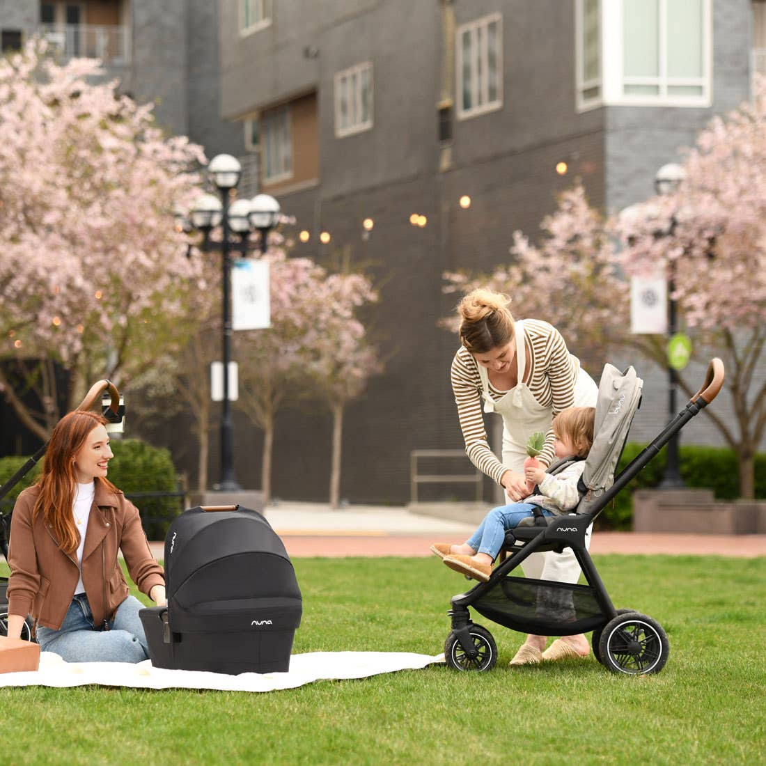 Nuna TRIV Next Compact Reversible Pushchair – Caviar